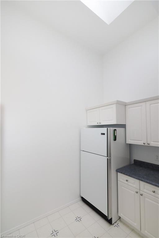 197 Wedgewood Drive, Cambridge, ON - Indoor Photo Showing Kitchen