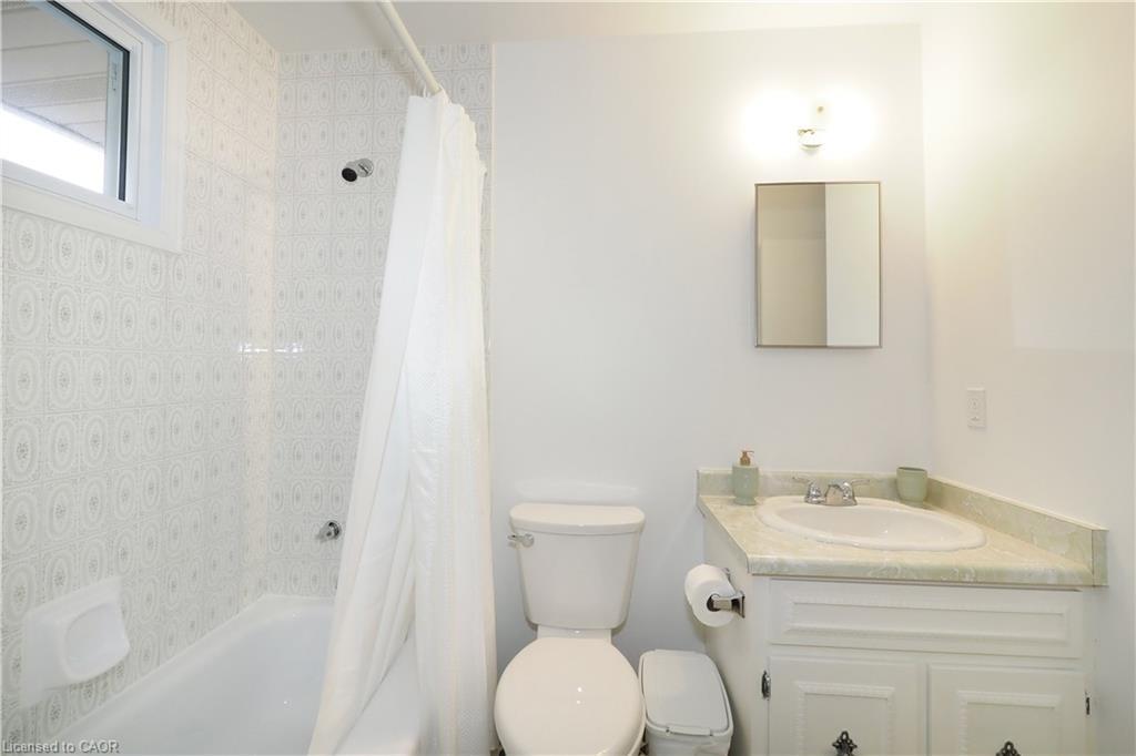 197 Wedgewood Drive, Cambridge, ON - Indoor Photo Showing Bathroom