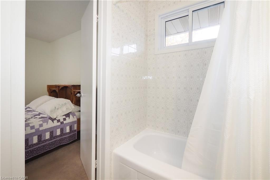 197 Wedgewood Drive, Cambridge, ON - Indoor Photo Showing Bathroom