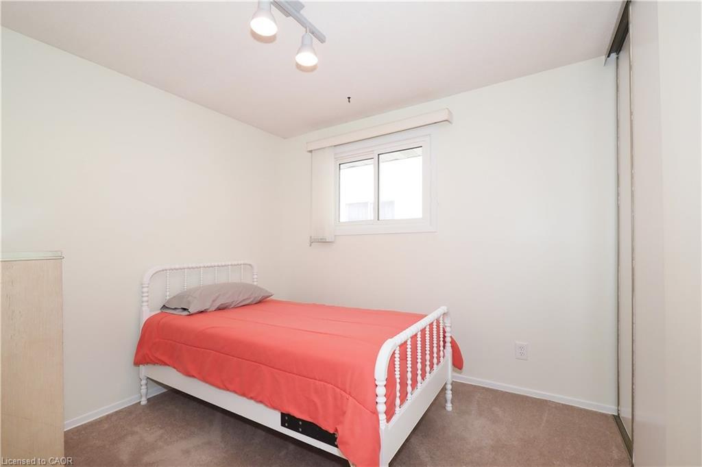 197 Wedgewood Drive, Cambridge, ON - Indoor Photo Showing Bedroom