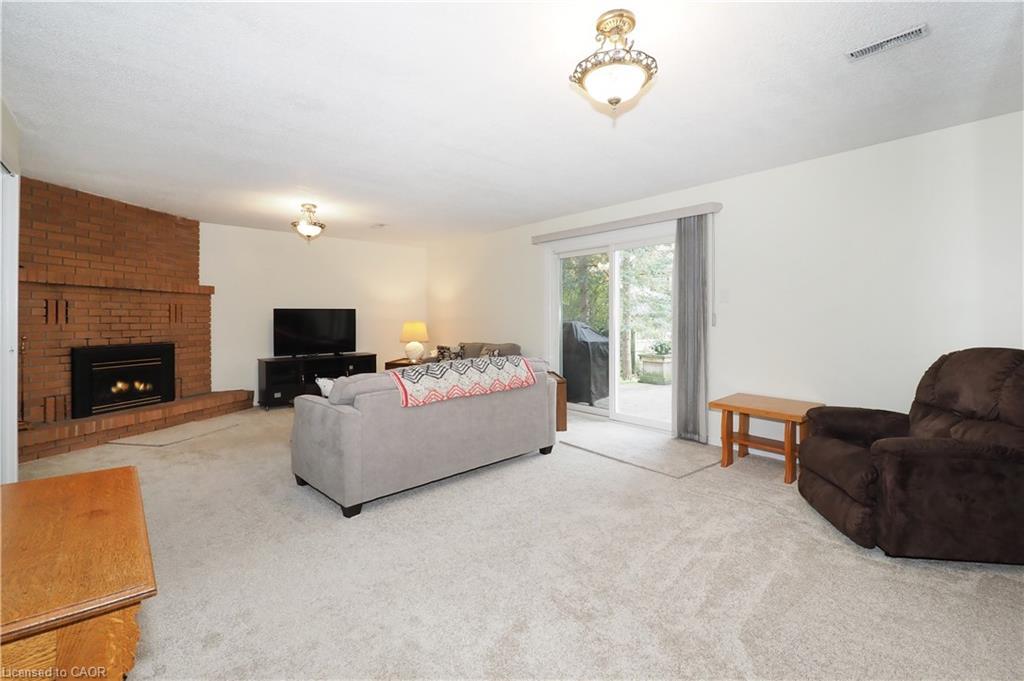 197 Wedgewood Drive, Cambridge, ON - Indoor Photo Showing Living Room With Fireplace