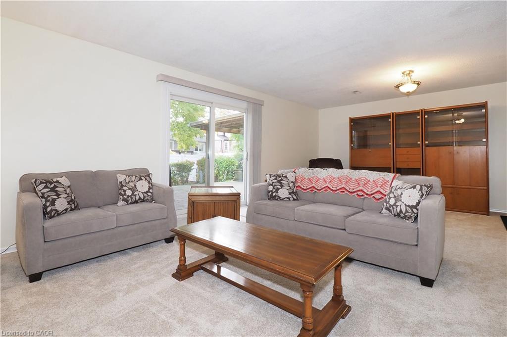 197 Wedgewood Drive, Cambridge, ON - Indoor Photo Showing Living Room