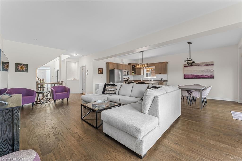 80 Loretta Drive, Virgil, ON - Indoor Photo Showing Living Room