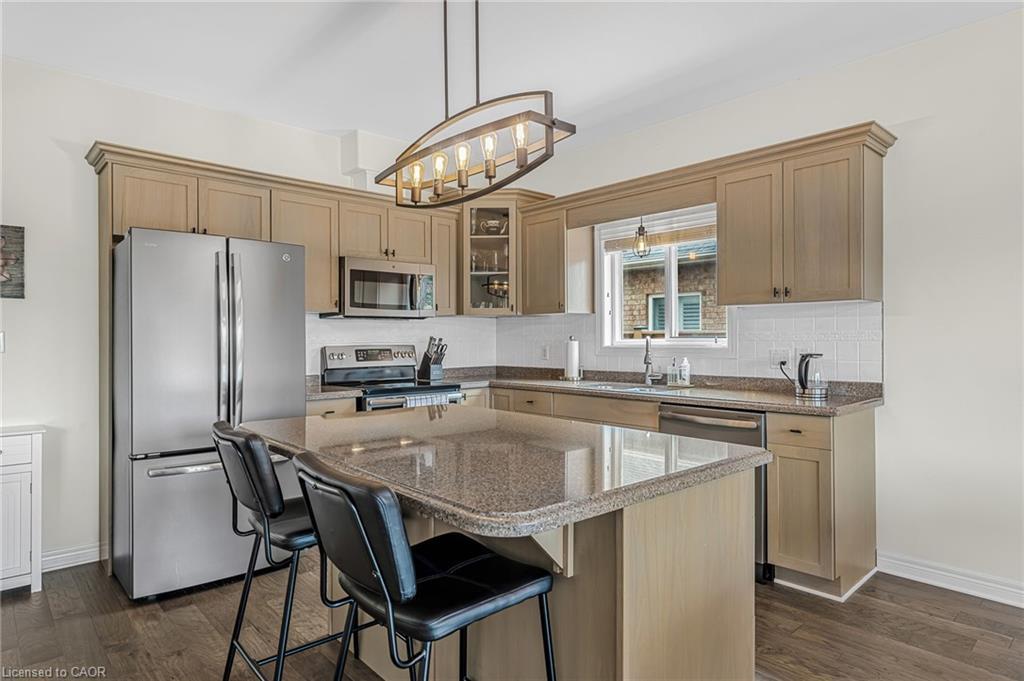 80 Loretta Drive, Virgil, ON - Indoor Photo Showing Kitchen With Double Sink