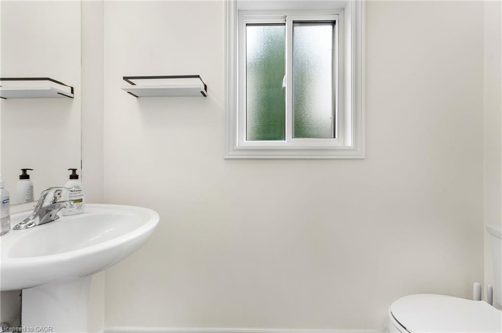 80 Loretta Drive, Virgil, ON - Indoor Photo Showing Bathroom