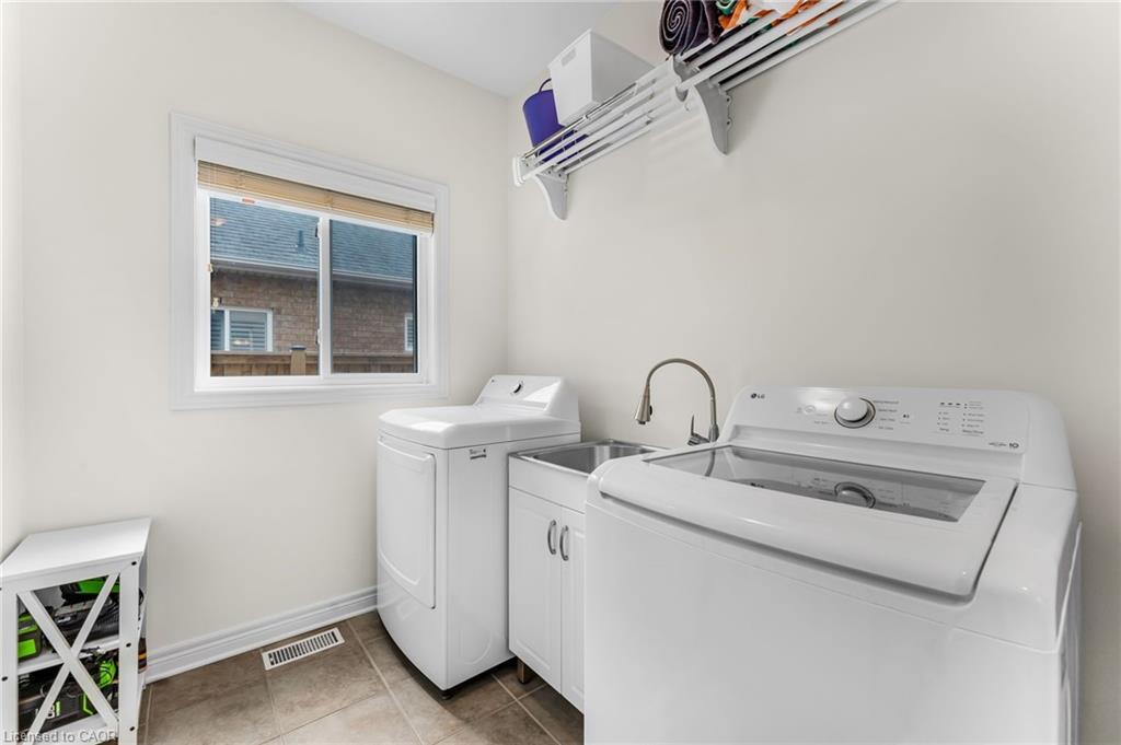 80 Loretta Drive, Virgil, ON - Indoor Photo Showing Laundry Room