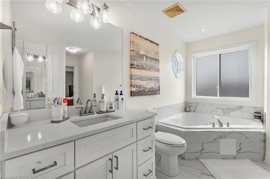 80 Loretta Drive, Virgil, ON - Indoor Photo Showing Bathroom