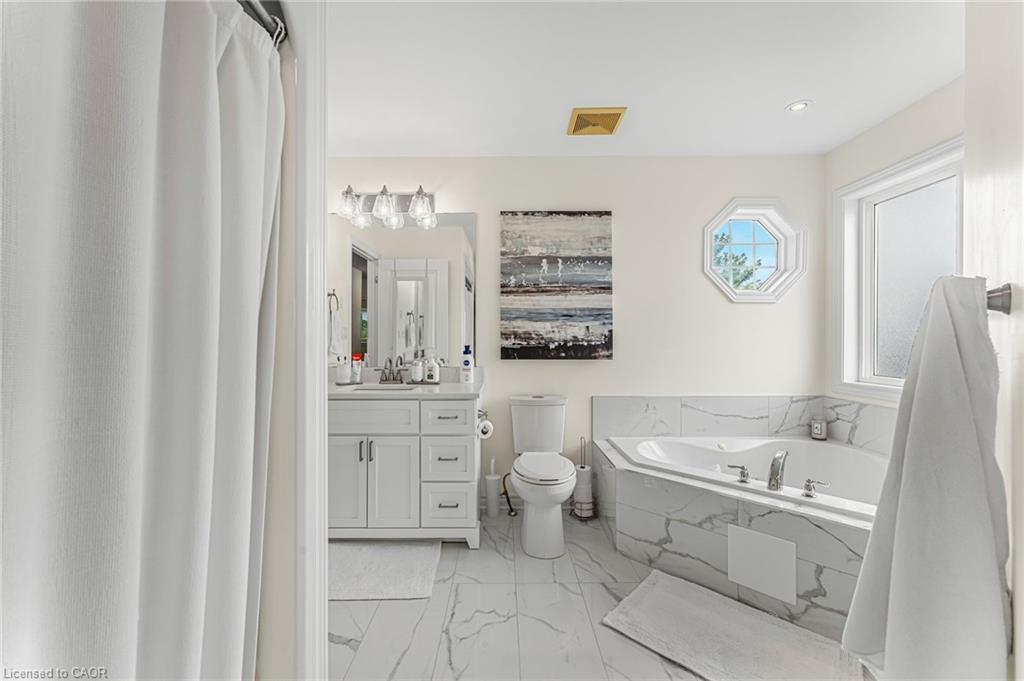 80 Loretta Drive, Virgil, ON - Indoor Photo Showing Bathroom