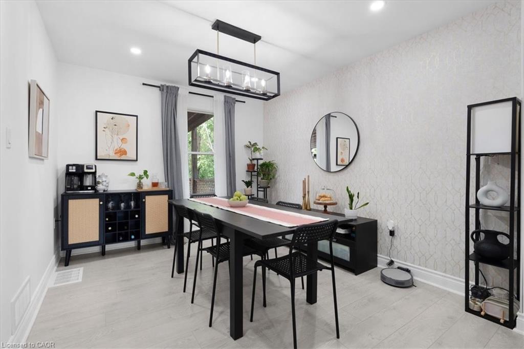 133 Frederick Avenue, Hamilton, ON - Indoor Photo Showing Dining Room