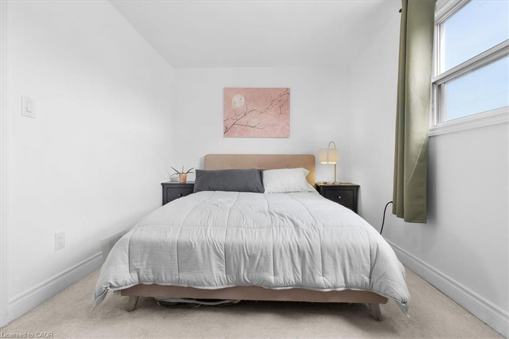 133 Frederick Avenue, Hamilton, ON - Indoor Photo Showing Bedroom