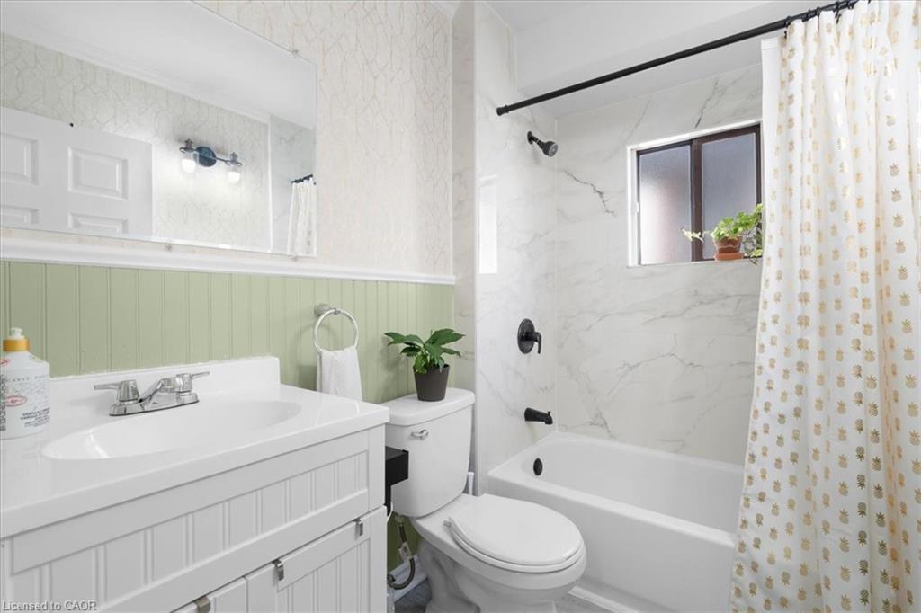 133 Frederick Avenue, Hamilton, ON - Indoor Photo Showing Bathroom
