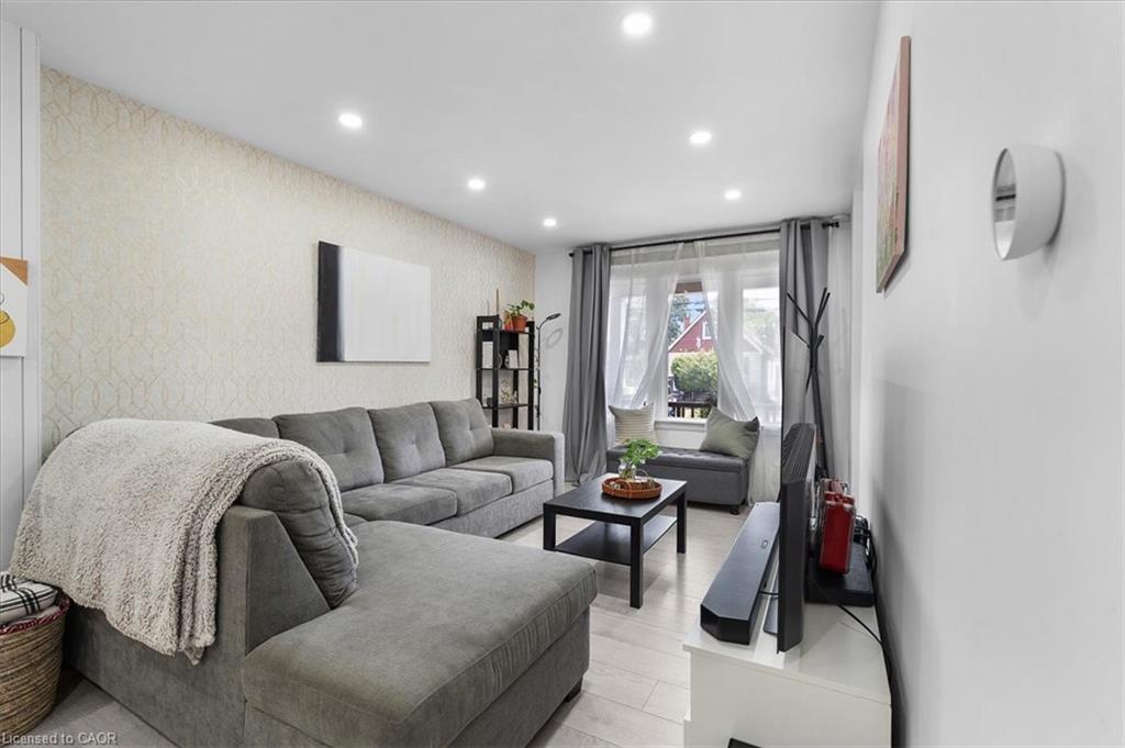 133 Frederick Avenue, Hamilton, ON - Indoor Photo Showing Other Room