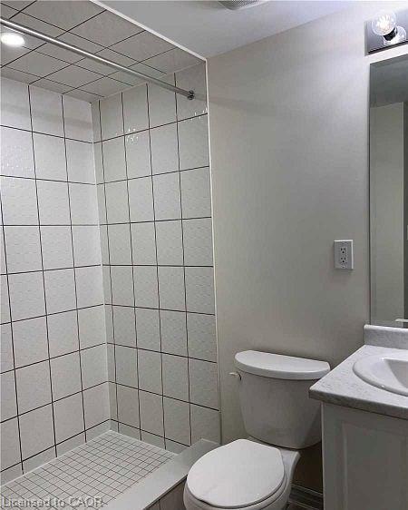 51-383 Dundas Street E, Hamilton, ON - Indoor Photo Showing Bathroom