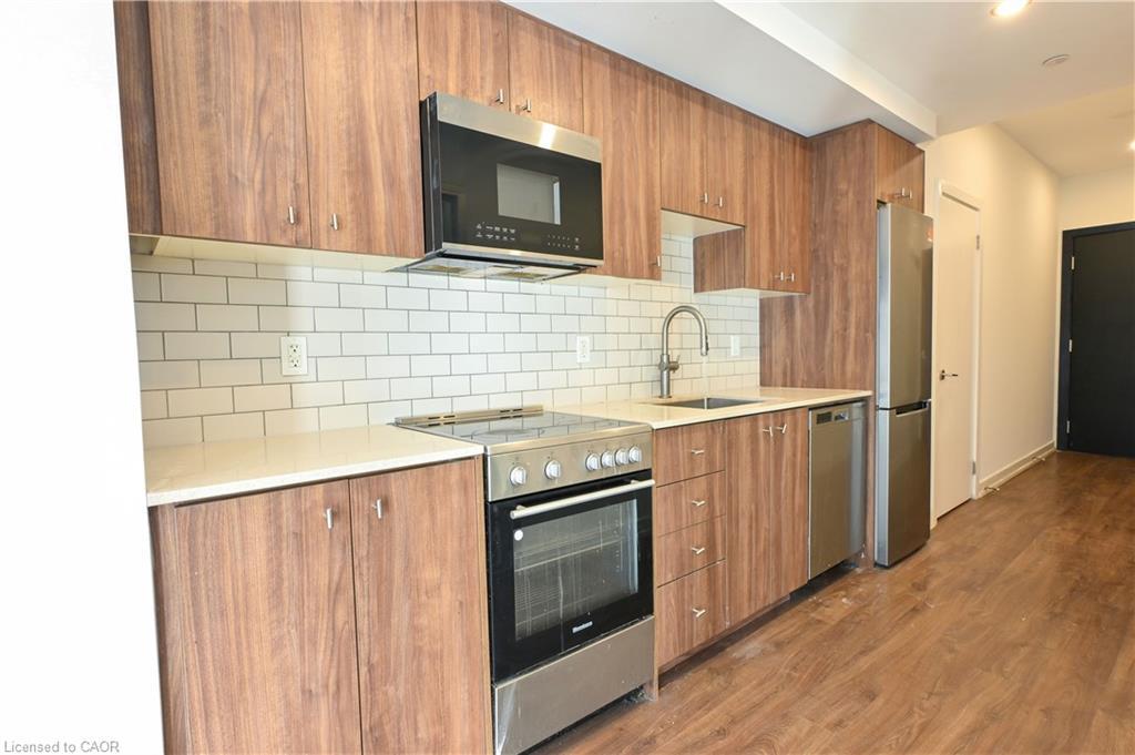 1803-5 Wellington Street S, Kitchener, ON - Indoor Photo Showing Kitchen With Upgraded Kitchen