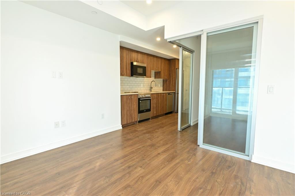 1803-5 Wellington Street S, Kitchener, ON - Indoor Photo Showing Kitchen