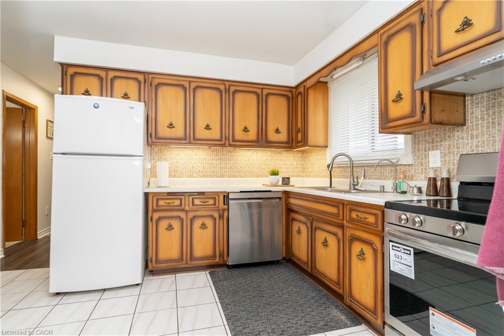 55 Ramblewood Way, Kitchener, ON - Indoor Photo Showing Kitchen