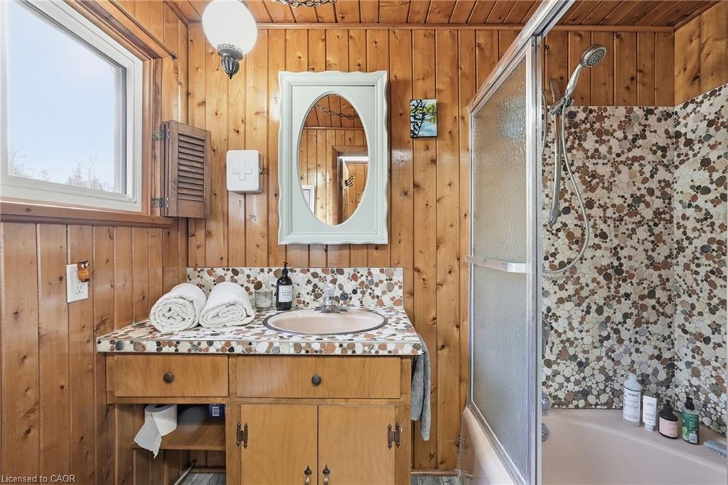 68 Parker Island Road, Lions Head, ON - Indoor Photo Showing Bathroom