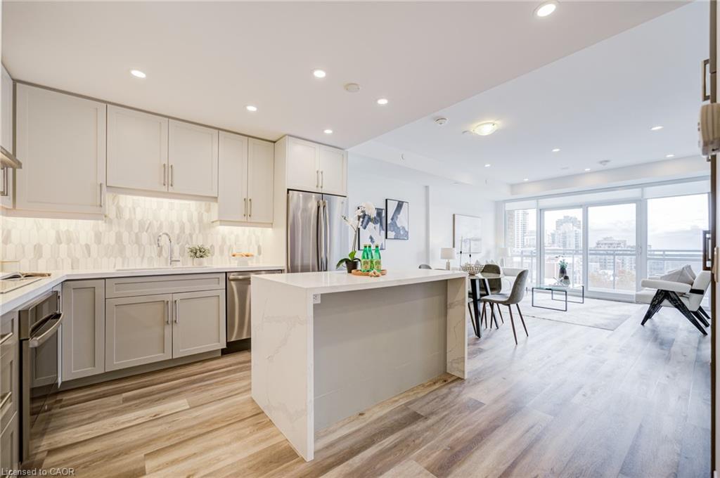 906-2025 Maria Street, Burlington, ON - Indoor Photo Showing Kitchen With Upgraded Kitchen