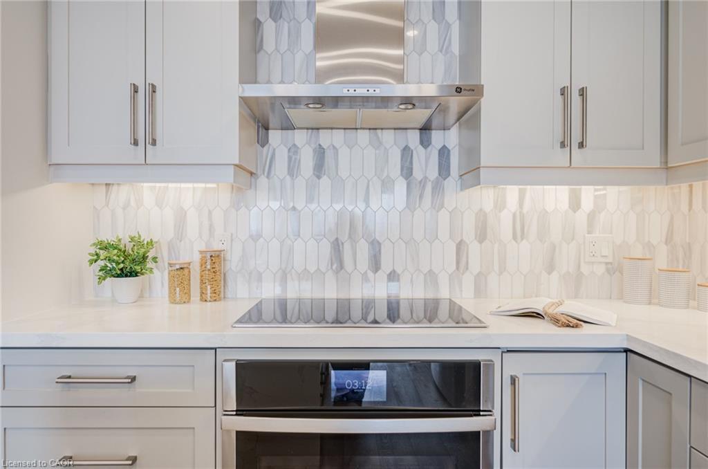 906-2025 Maria Street, Burlington, ON - Indoor Photo Showing Kitchen