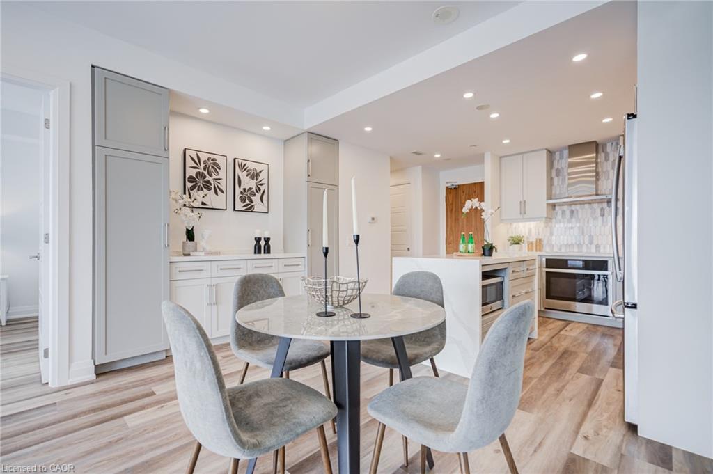 906-2025 Maria Street, Burlington, ON - Indoor Photo Showing Dining Room