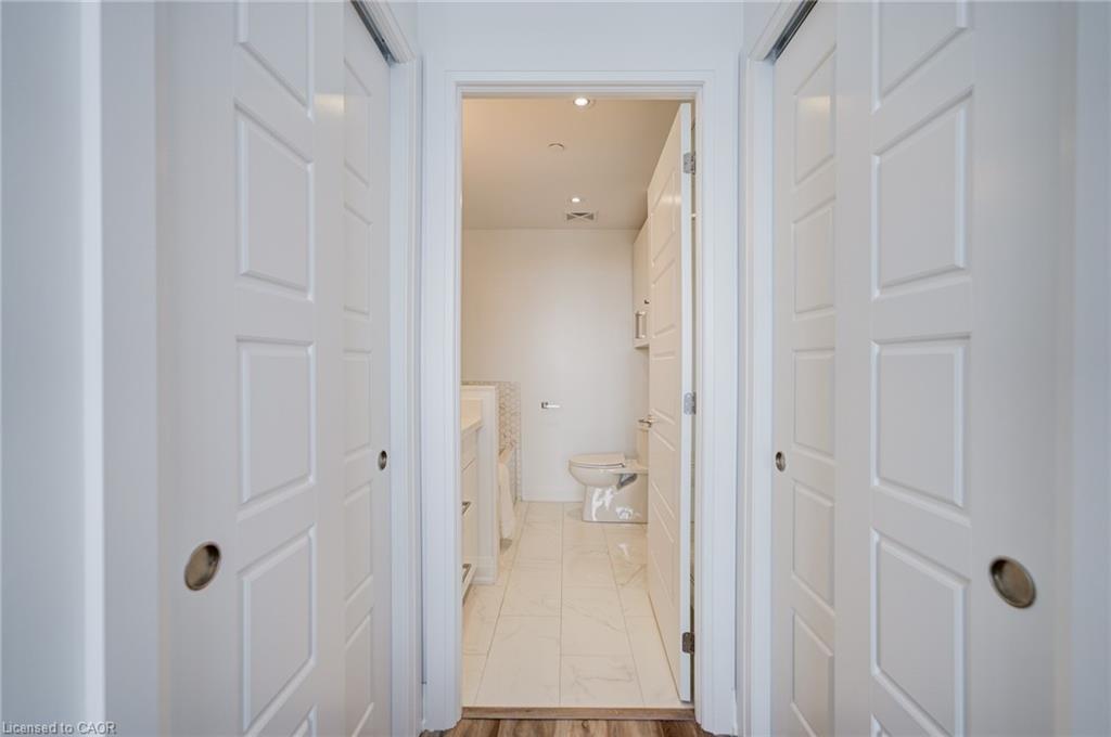 906-2025 Maria Street, Burlington, ON - Indoor Photo Showing Other Room