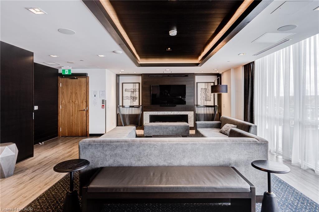 906-2025 Maria Street, Burlington, ON - Indoor Photo Showing Living Room