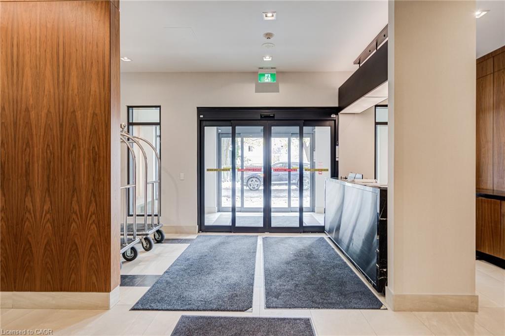 906-2025 Maria Street, Burlington, ON - Indoor Photo Showing Other Room