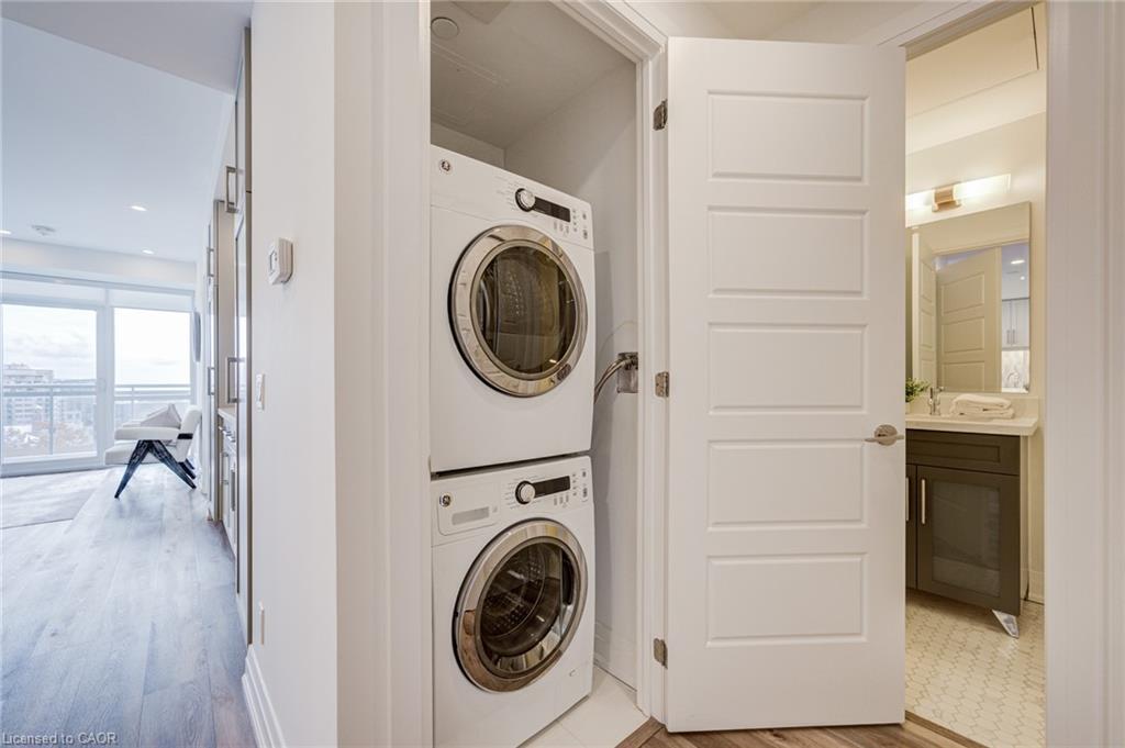 906-2025 Maria Street, Burlington, ON - Indoor Photo Showing Laundry Room