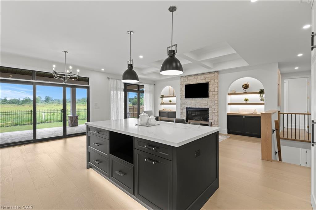 637 Buffalo Road, Fort Erie, ON - Indoor Photo Showing Kitchen With Upgraded Kitchen