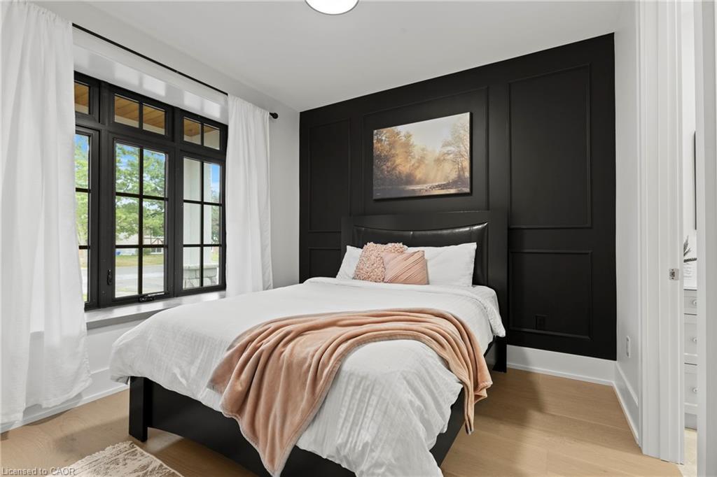 637 Buffalo Road, Fort Erie, ON - Indoor Photo Showing Bedroom