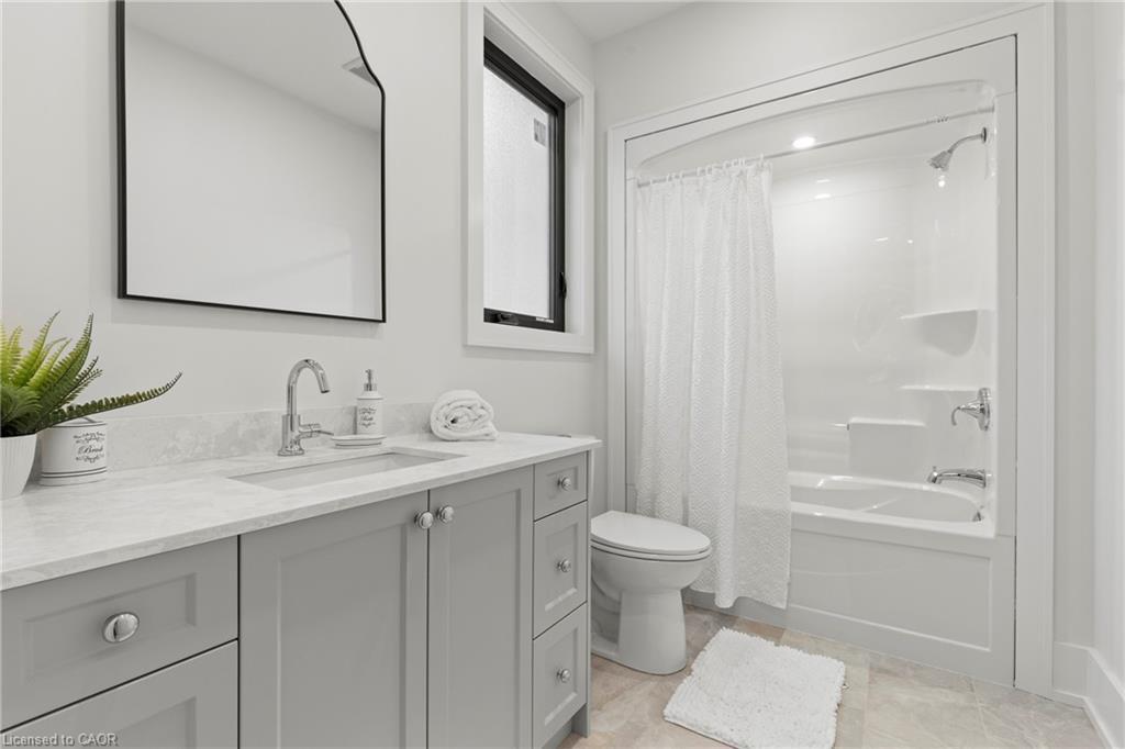 637 Buffalo Road, Fort Erie, ON - Indoor Photo Showing Bathroom