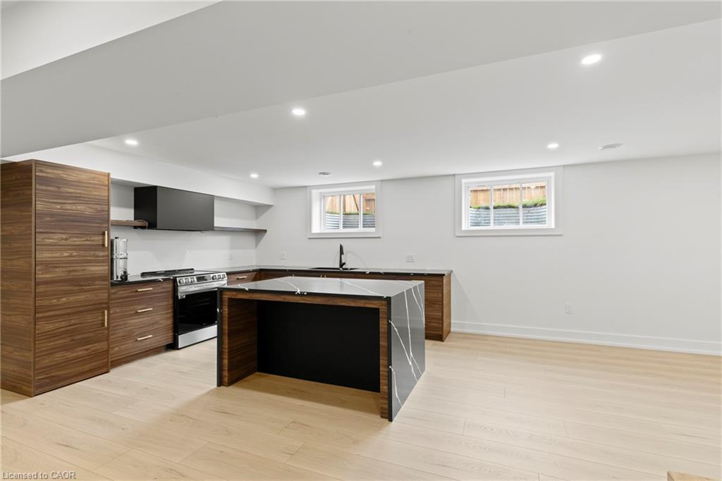 637 Buffalo Road, Fort Erie, ON - Indoor Photo Showing Kitchen