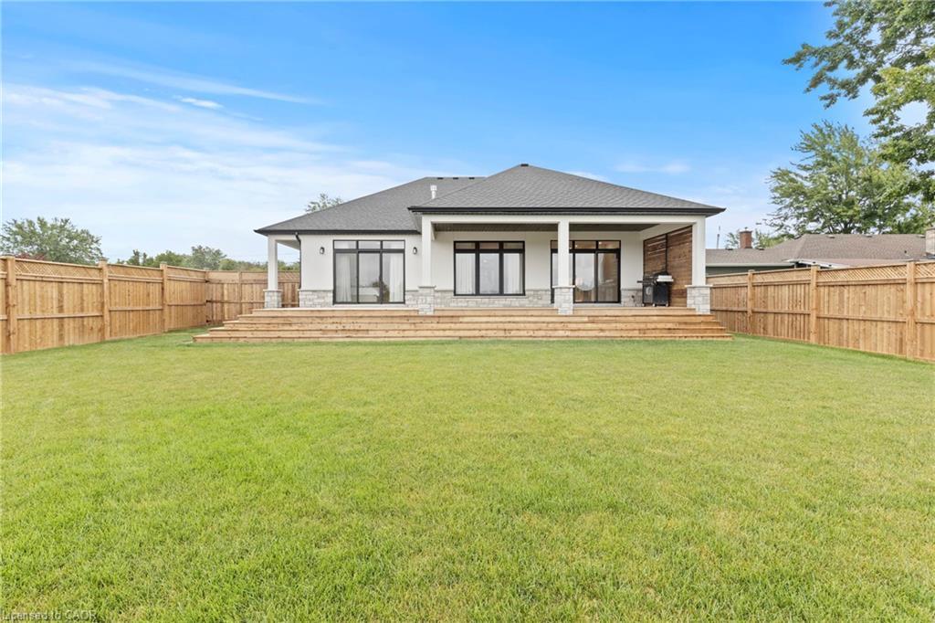 637 Buffalo Road, Fort Erie, ON - Outdoor With Backyard