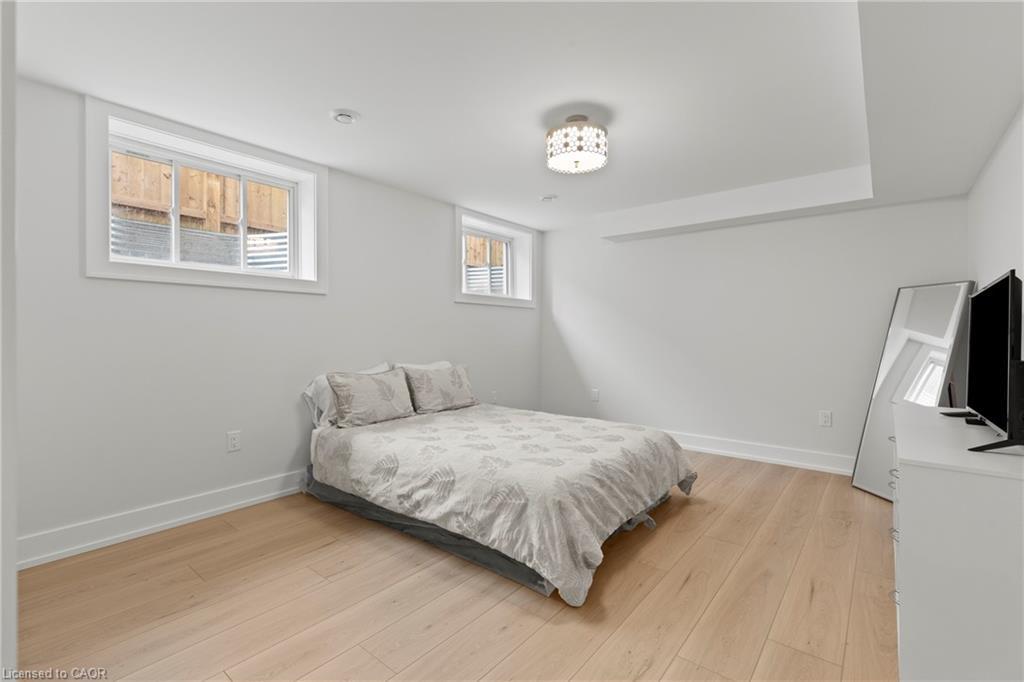 637 Buffalo Road, Fort Erie, ON - Indoor Photo Showing Bedroom