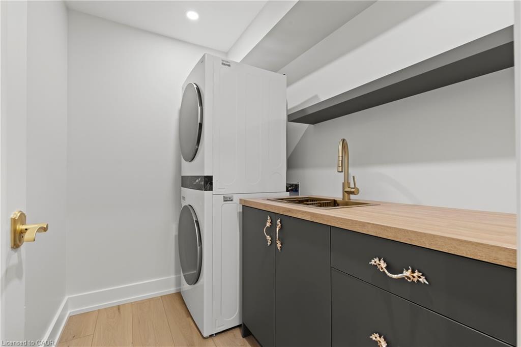 637 Buffalo Road, Fort Erie, ON - Indoor Photo Showing Laundry Room