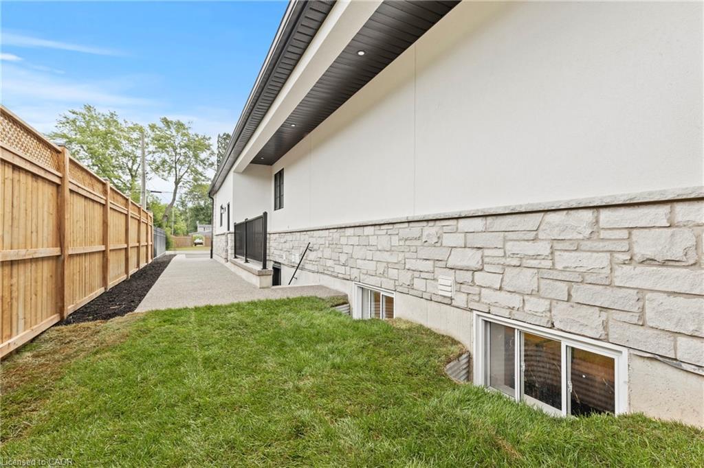 637 Buffalo Road, Fort Erie, ON - Outdoor With Exterior