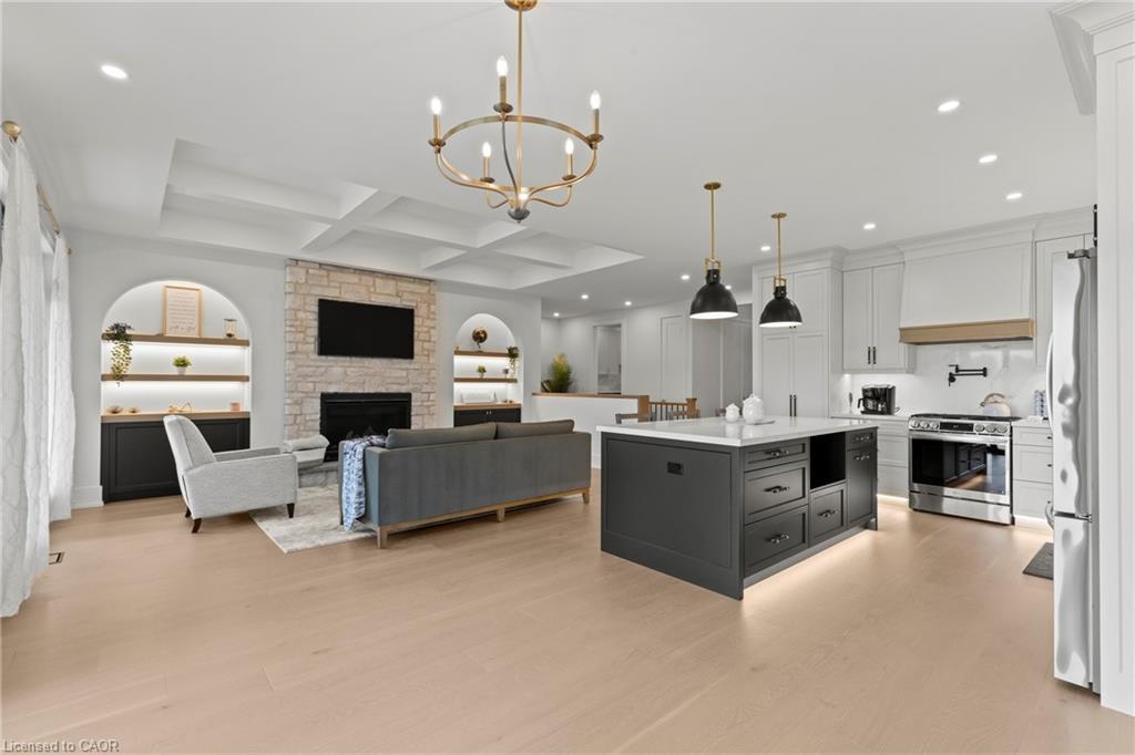 637 Buffalo Road, Fort Erie, ON - Indoor Photo Showing Kitchen With Upgraded Kitchen