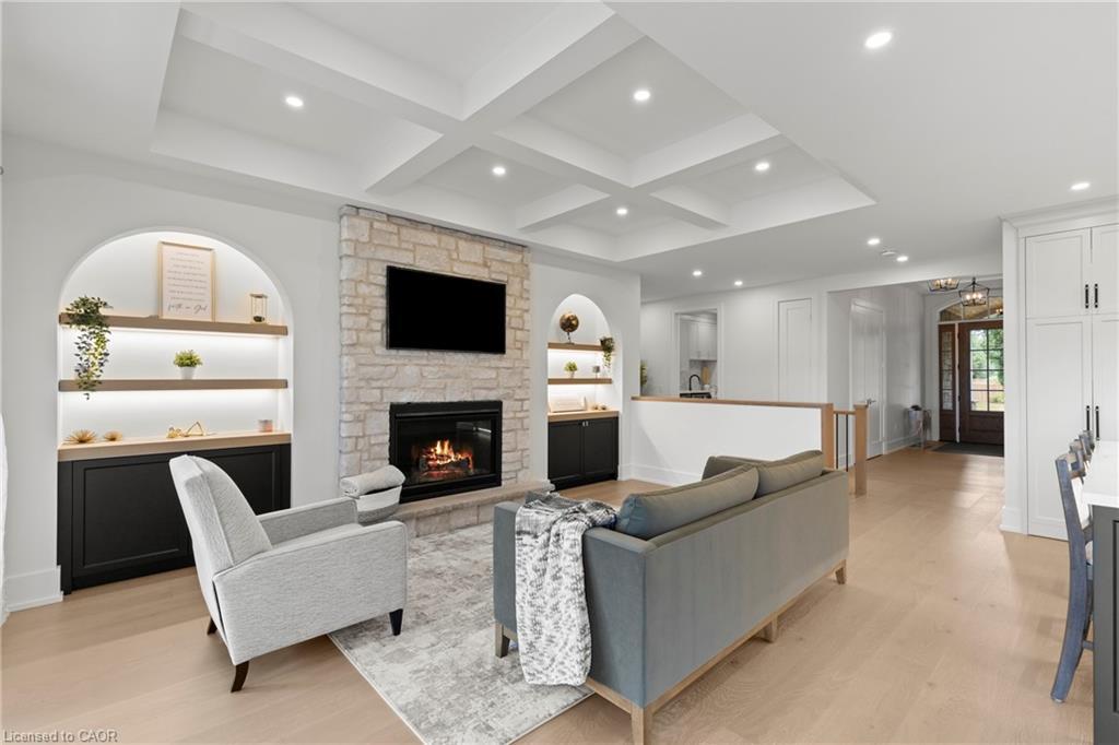 637 Buffalo Road, Fort Erie, ON - Indoor Photo Showing Living Room With Fireplace