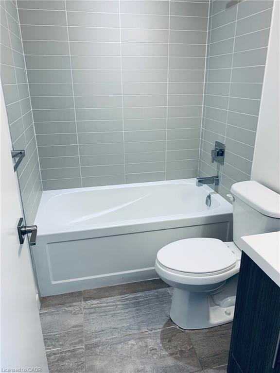 1310-2093 Fairview Street, Burlington, ON - Indoor Photo Showing Bathroom