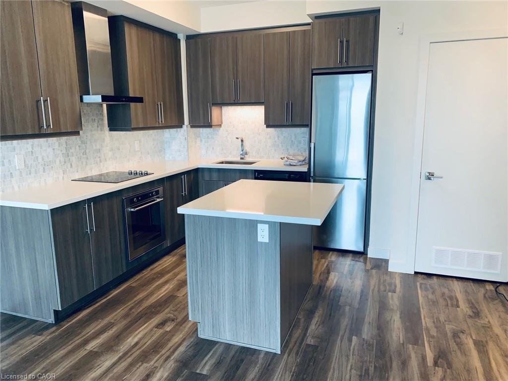 1310-2093 Fairview Street, Burlington, ON - Indoor Photo Showing Kitchen With Upgraded Kitchen