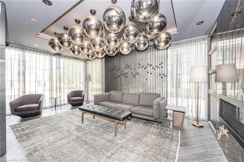 311-210 Sabina Drive, Oakville, ON - Indoor