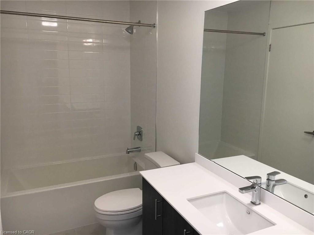 311-210 Sabina Drive, Oakville, ON - Indoor Photo Showing Bathroom