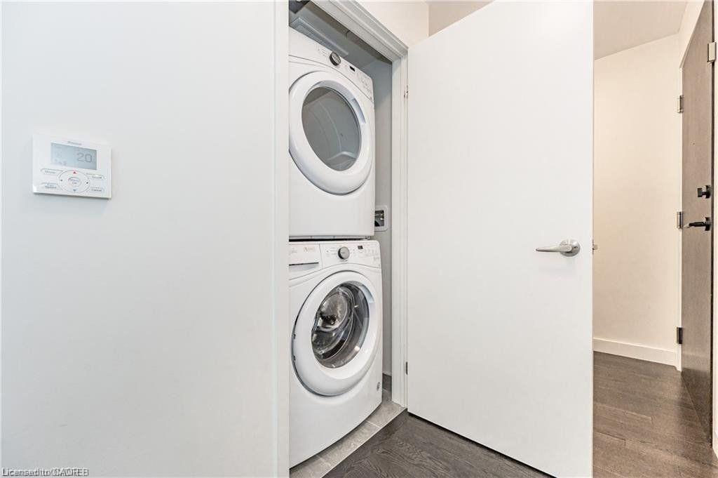 311-210 Sabina Drive, Oakville, ON - Indoor Photo Showing Laundry Room