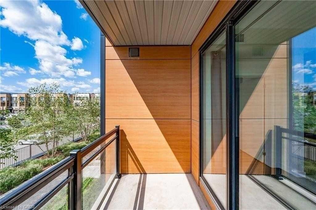 311-210 Sabina Drive, Oakville, ON - Outdoor With Exterior