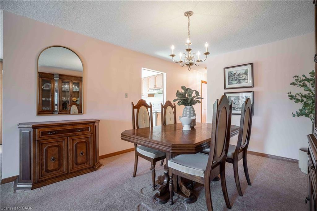 1447 Reynolds Avenue, Burlington, ON - Indoor Photo Showing Dining Room