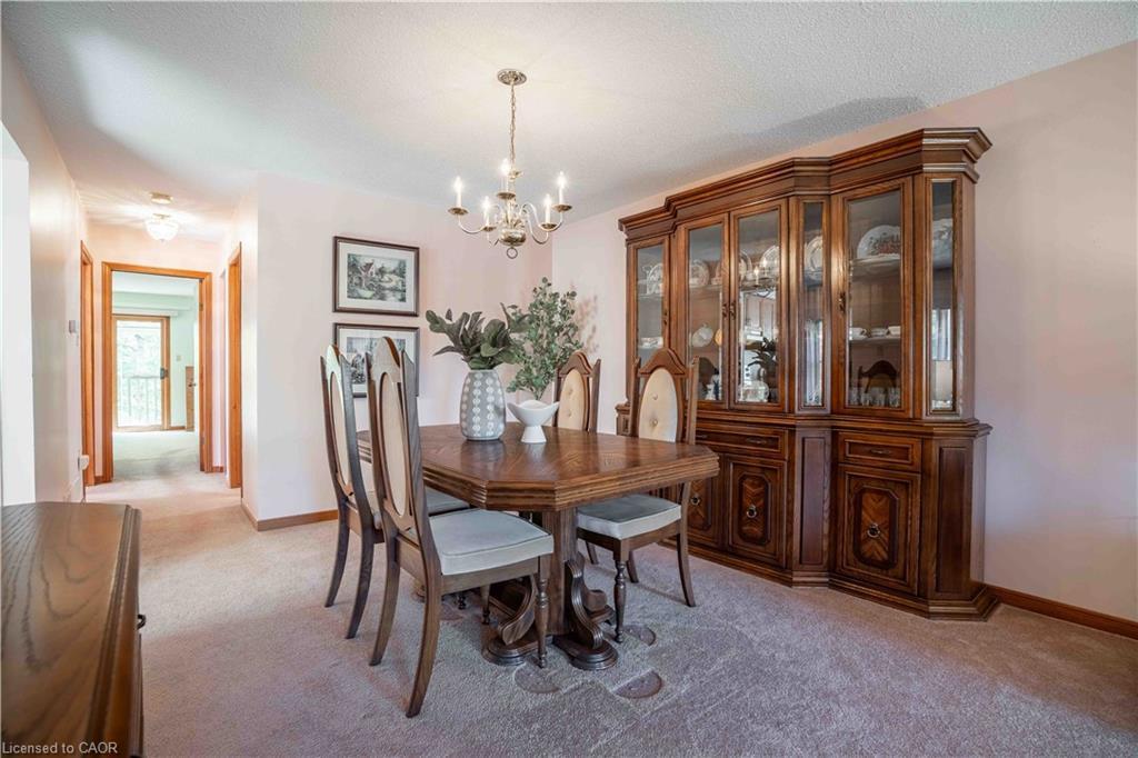 1447 Reynolds Avenue, Burlington, ON - Indoor Photo Showing Dining Room