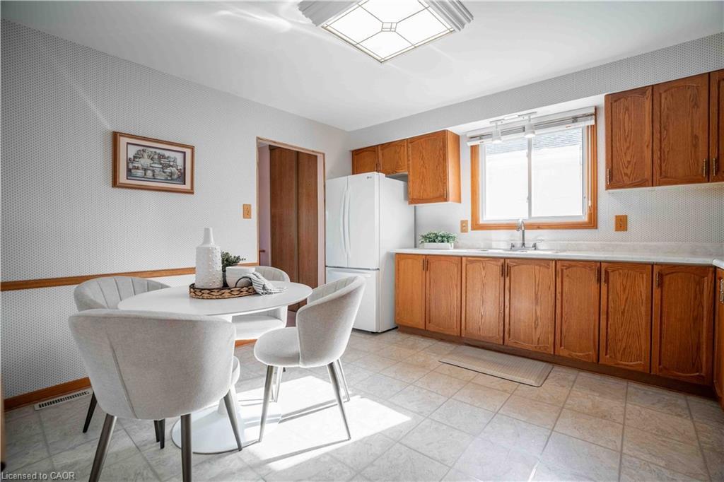 1447 Reynolds Avenue, Burlington, ON - Indoor