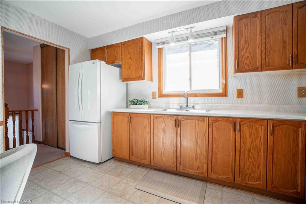 1447 Reynolds Avenue, Burlington, ON - Indoor Photo Showing Kitchen