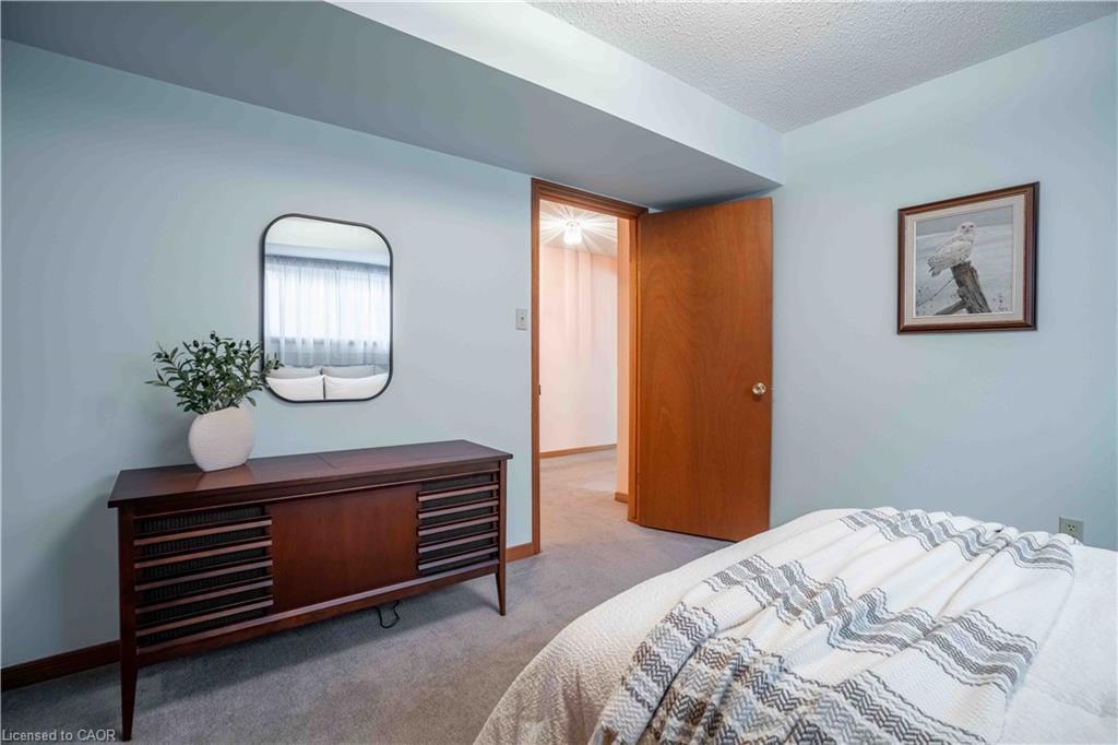 1447 Reynolds Avenue, Burlington, ON - Indoor Photo Showing Bedroom