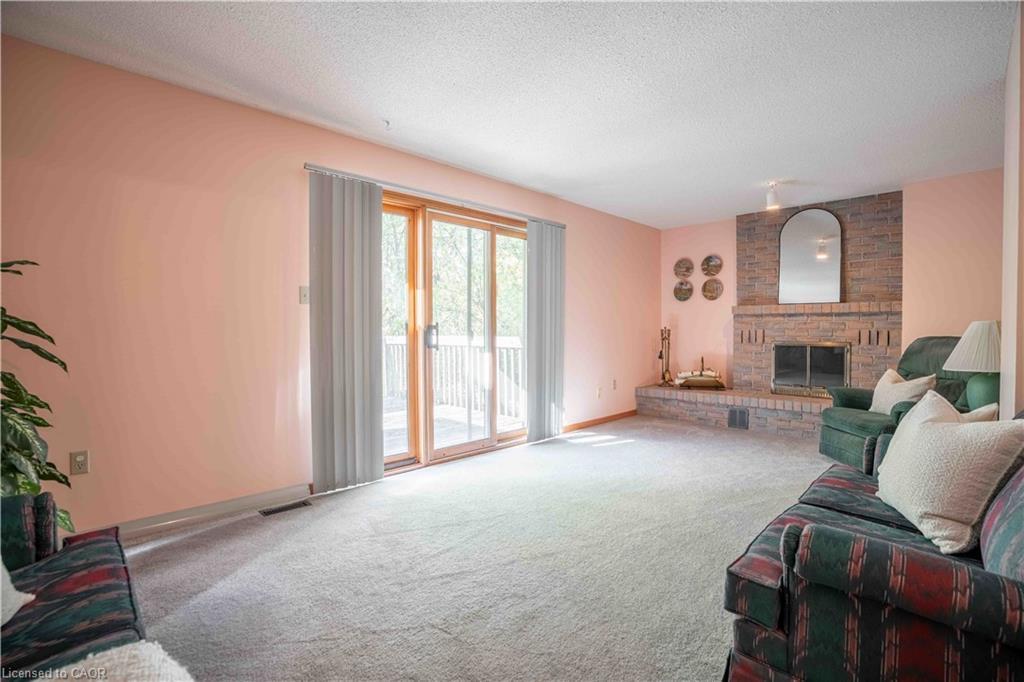 1447 Reynolds Avenue, Burlington, ON - Indoor Photo Showing Living Room With Fireplace